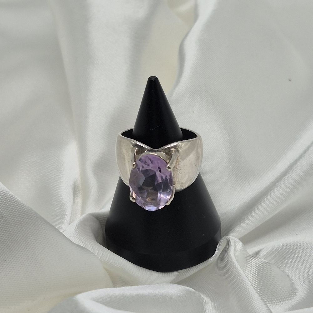 Chunky Sterling Silver Ring with Gorgeous Amethyst center Stone! Sz 7.5